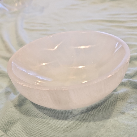 Selenite bowl - Picture 7 of 8